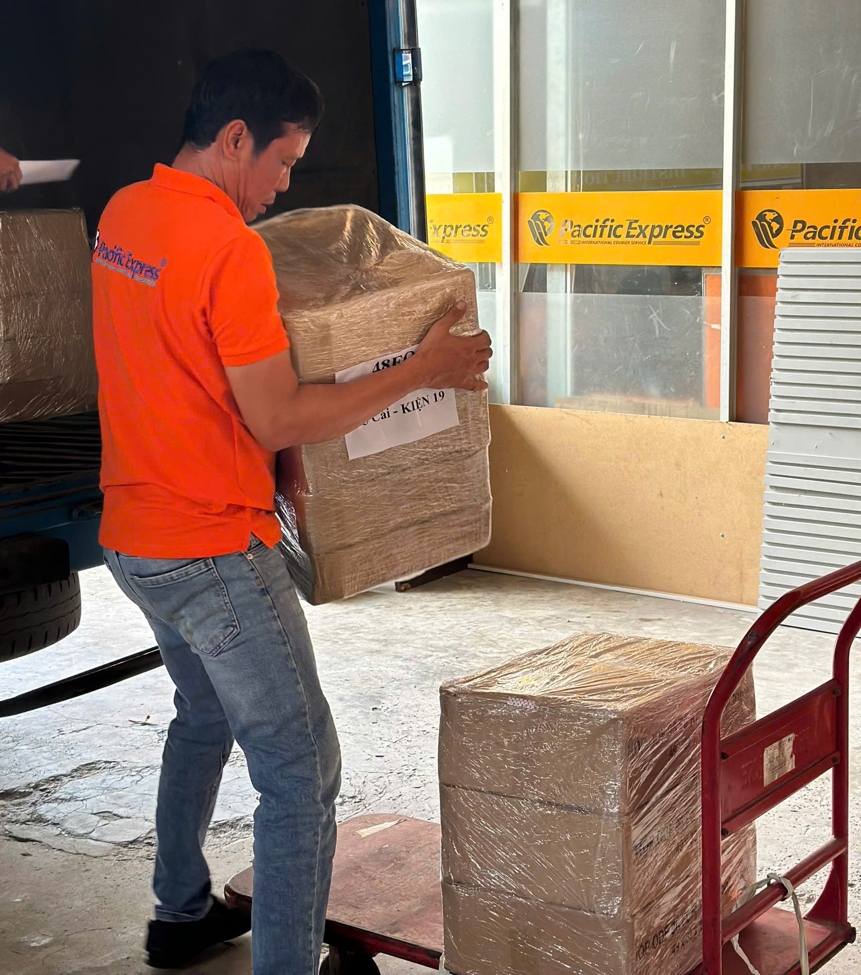 Pacific Express - Gửi bánh trung thu đi Mỹ